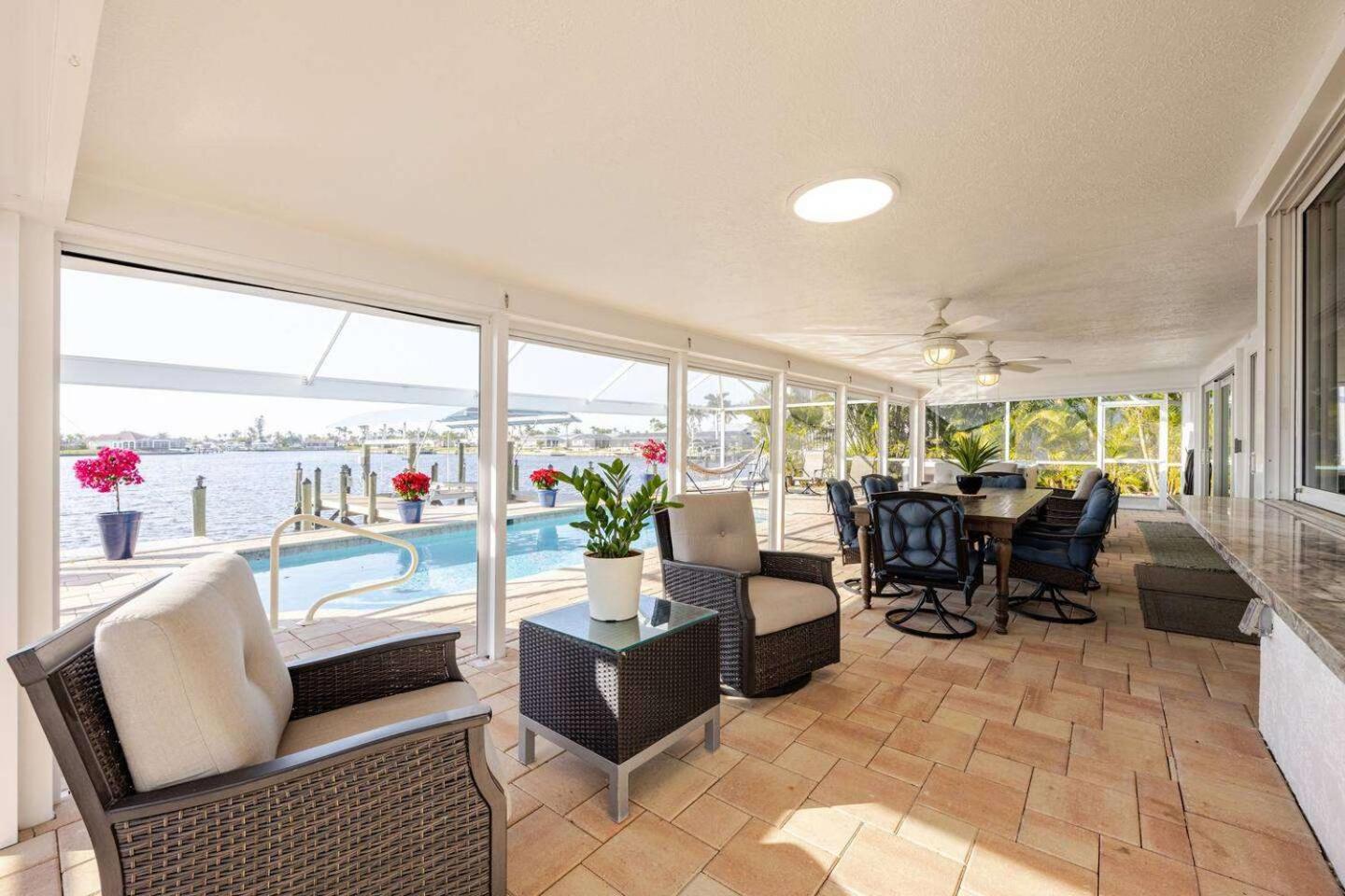 Waterfront Escape Luxurious Stay Cape Coral Buitenkant foto