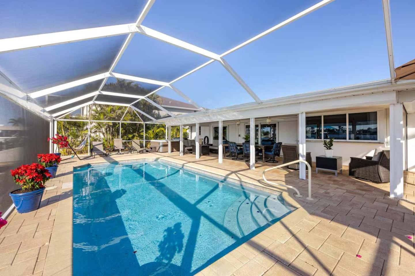 Waterfront Escape Luxurious Stay Cape Coral Buitenkant foto