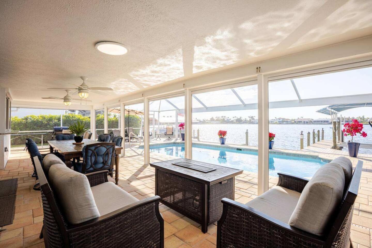 Waterfront Escape Luxurious Stay Cape Coral Buitenkant foto